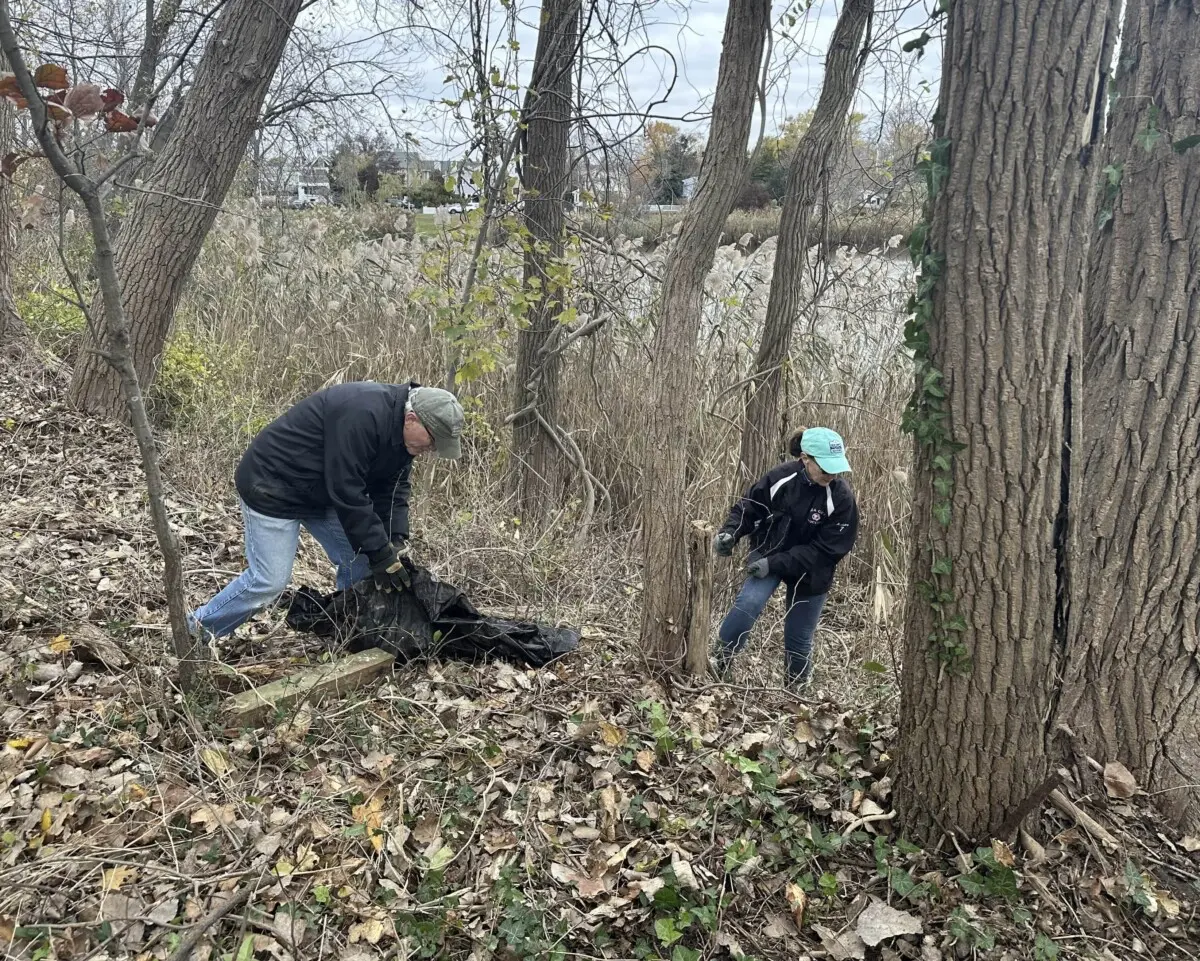 Edgemere Park Cleanup November 2023. Photo by Star News Group